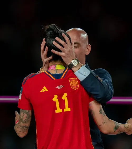 „Nu-i cer iertare lui Jenni Hermoso”   Fostul șef al Federației Spaniole dă vina pe   extrema stângă  pentru scandalul sărutului forțat