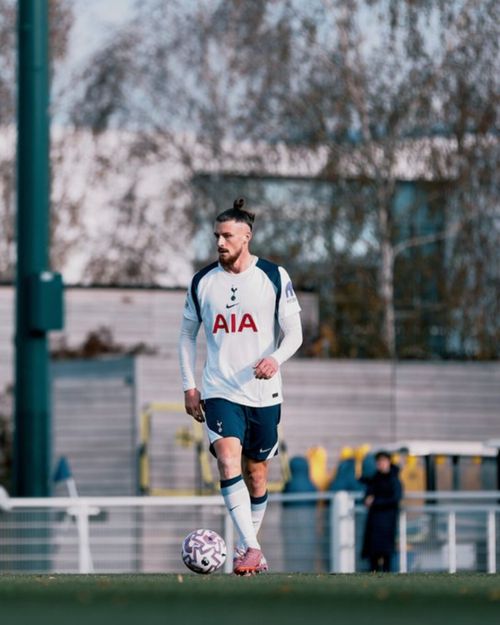 Radu Drăgușin a revenit pe gazon pentru Tottenham Foto X@Tottenham Hotspur (3).jpg