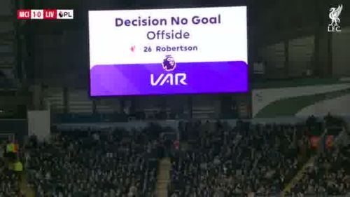 FOTO: Michael Oliver anulează golul marcat de Van Dijk în meciul Manchester City - Liverpool 3-0. Foto: Captură YouTube, @LiverpoolFC