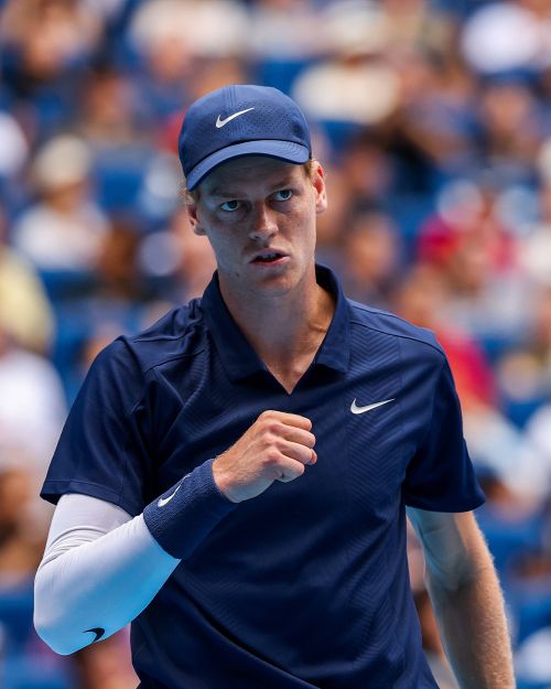 Zverev, victima lui Sinner  Italianul l-a învins pentru   a treia oară în 17 zile  și s-a calificat semifinalele Turneului Campionilor » Gestul bizar al germanului