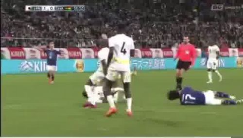 Accidentarea lui Abu Francis în meciul Japonia - Ghana 2-0. Foto: Captură „X”, @bgsports