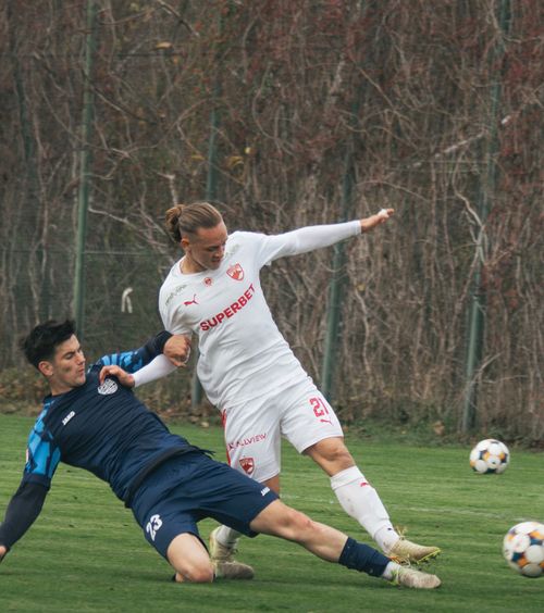 Dinamo, surclasată    VIDEO+FOTO   Metaloglobus, victorie   categorică  în fața „câinilor”, într-un meci amical disputat la Săftica