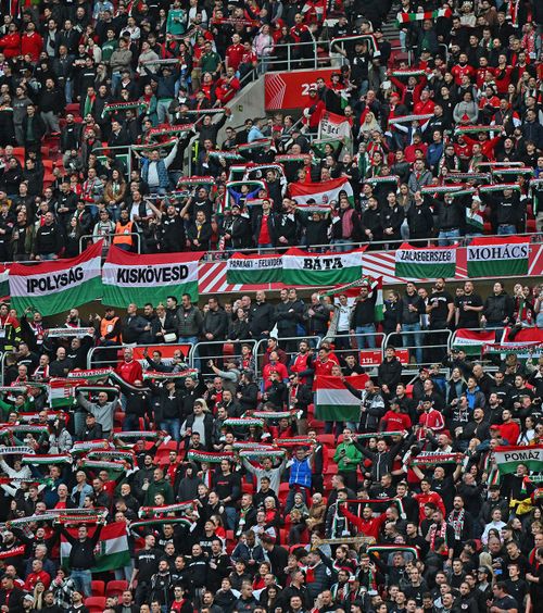 Maghiarii, răspuns pentru români    VIDEO:    Reacția suporterilor din Ungaria,  după ce ultrașii tricolori au strigat „Serbia! Serbia!”