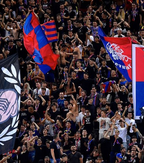 Suporterii FCSB, arestați  Patru indivizi au fost   reținuți pentru tâlhărie  » Victimele, membri ai „Legiunii Chitila” de la Rapid