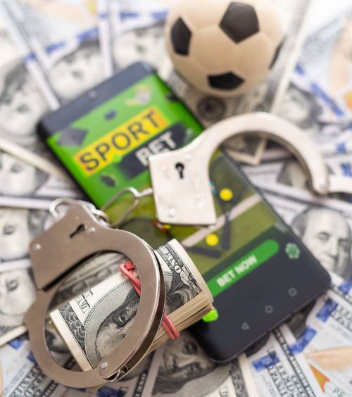 Sunt implicate marile case de pariuri?  Ipoteza că operatorii de pariuri ar sta  în spatele meciurilor aranjate,  analizată de doi jurnaliști de investigație 