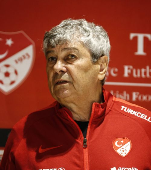 Ce vrea Lucescu  Selecționerul e în fața unui baraj special.   De ce vrea să fie în martie cu naționala