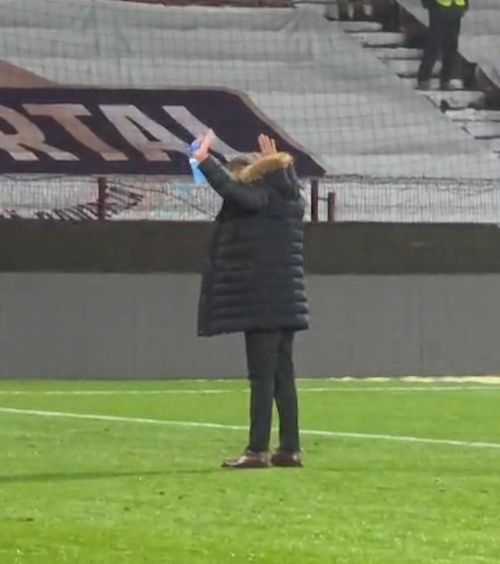 Gestul lui Daniel Pancu    VIDEO.  A deraiat Rapidul, iar apoi   a mers direct  la suporterii giuleșteni + Criză de nervi la marginea terenului