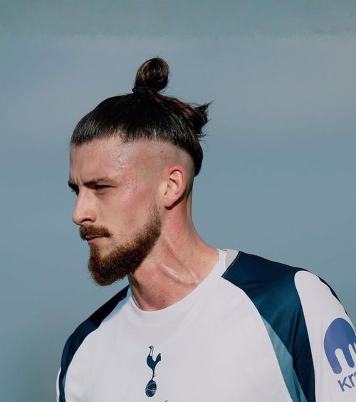 Drăgușin pleacă?!  Sursele GOLAZO.ro susțin că stoperul ar putea părăsi Tottenham.   Scopul: meciul naționalei cu Turcia