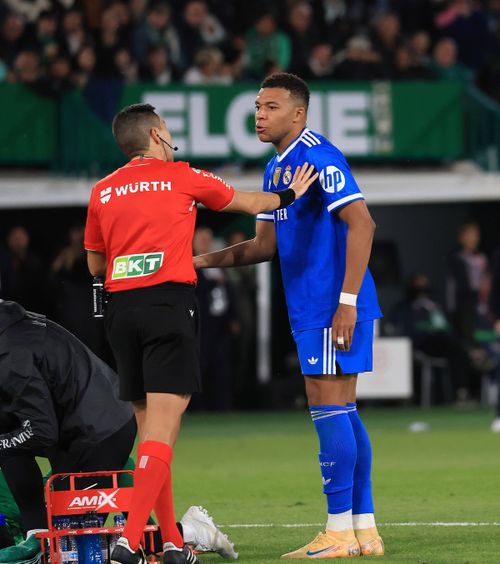 „Nenorocit murdar!”  Explozia de furie a lui   Mbappe împotriva arbitrului.  L-a jignit de 3 ori. În franceză!