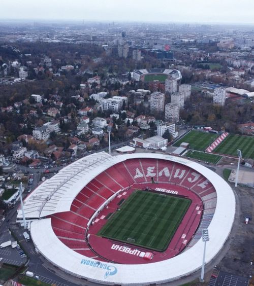 Rivalitate în 760 de metri    GOLAZO.ro  îți prezintă   stadionul unde va juca FCSB  cu Steaua Roșie: cum e gazonul și cât de aproape e Partizan, marea rivală a gazdelor