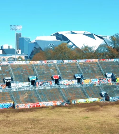 Declinul unui stadion    FOTO  . Arena din SUA care a găzduit   Jocurile Olimpice  e acum abandonată și plină de graffiti