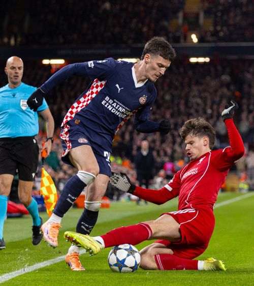 Liga Campionilor   PSV, victorie mare pe Anfield, cu   Dennis Man  titular. Chivu pierde în prelungiri la Madrid » Rezultatele + Clasamentul actualizat