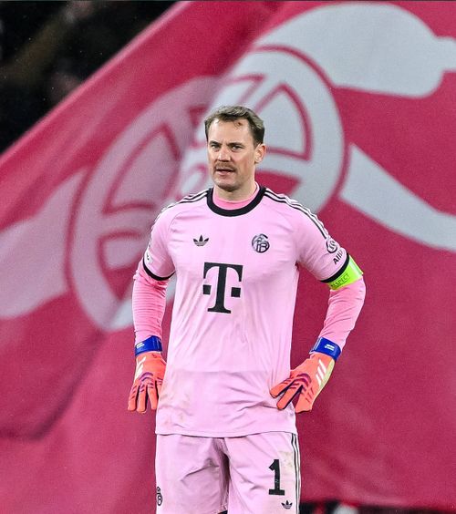 „Fă-ți bagajele, bătrâne!”     FOTO.  Fanii lui Bayern   n-au avut milă de Neuer  după greșelile colosale comise cu Arsenal » Reacția portarului