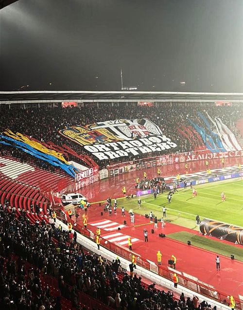 Orthodox Brothers  Mesaj special trimis de ultrașii de la Steaua Roșie:   scenografie pentru România  și răspunsul aplaudat de tot stadionul