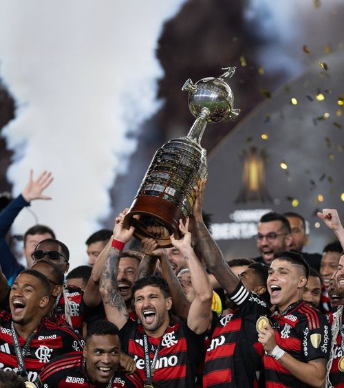Flamengo, cu scandal. Atac brutal!  „Vulturii” au cucerit Copa Libertadores după o finală 100% braziliană.   Dar ce ajutor de la arbitru!