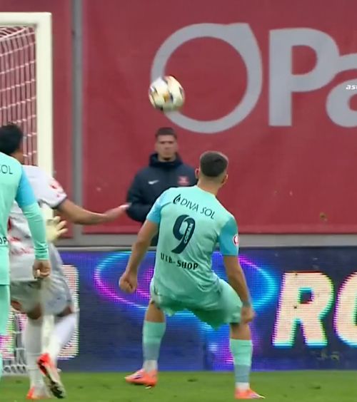 Ratare incredibilă în Liga 1     FOTO:  Jucătorul de la UTA Arad   s-a făcut de râs  în meciul cu Hermannstadt » S-a revanșat după 20 de minute