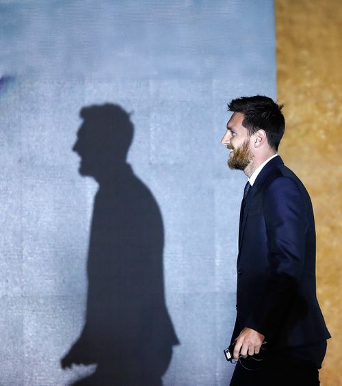 Umbra lui Messi peste Barcelona  Ce făceau toți directorii catalani: „M-am culcat sperând că va spune da”.   Totul depindea de el