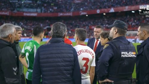 Sevilla - Betis, întrerupt din cauza fanilor gazdă. Capturi X (5).jpg