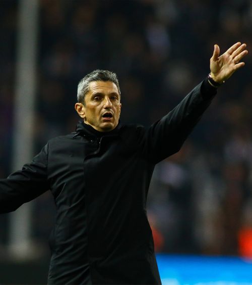 Scandal cu arbitrul polițist!    Lucescu a răzbufnit pe teren  după jocul lui PAOK, urlând la fanii adverși și protestând contra „centralului”