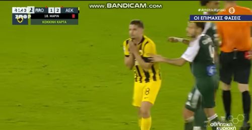 Eliminarea lui Răzvan Marin din meciul Panathinaikos - AEK Atena 2-3. Foto: Captură YouTube/Sportime