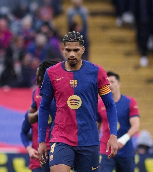 Araujo cere ajutor  Solicitarea făcută de jucător către conducerea   Barcelonei