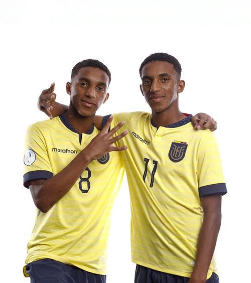 Arsenal semnează cu gemenii-minune  Au fost formați la același club ca trei staruri din   Premier League  » Unul dintre ei e comparat cu Neymar