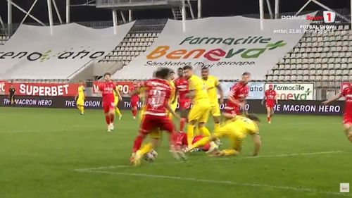 Penalty-ul obținut de Alexandru Musi în meciul Dinamo - Petrolul (1-1), în sezonul 2023-2024. Foto: Captură, Prima Sport