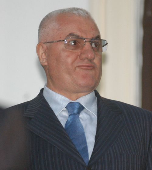 „3,1 mil. de €, investiție, nu mită”    MOTIVARE:  Judecătoarea care l-a achitat pe   Dumitru Dragomir  în „Dosarul RCS & RDS” l-a „mitraliat” pe procuror