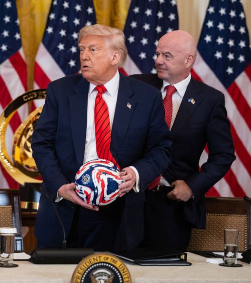 FIFA tace la premiul pentru Trump  Organizația care protejează drepturile omului   pune la îndoială Premiul FIFA pentru Pace