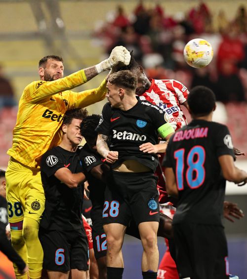 FCSB acuză FRF  De ce a jucat campioana cu 8 juniori în meciul de Cupă, cu UTA Arad:   „Ne batjocoresc. Suntem proștii voștri?!”