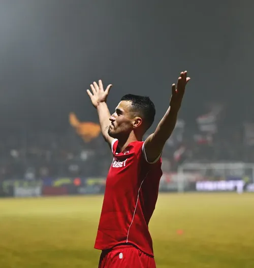 Mesaj de la Selmani   Fostul golgeter al „câinilor”, înainte de   FCSB - Dinamo:    „Sper să obțină o mare victorie. Cred cu adevărat”