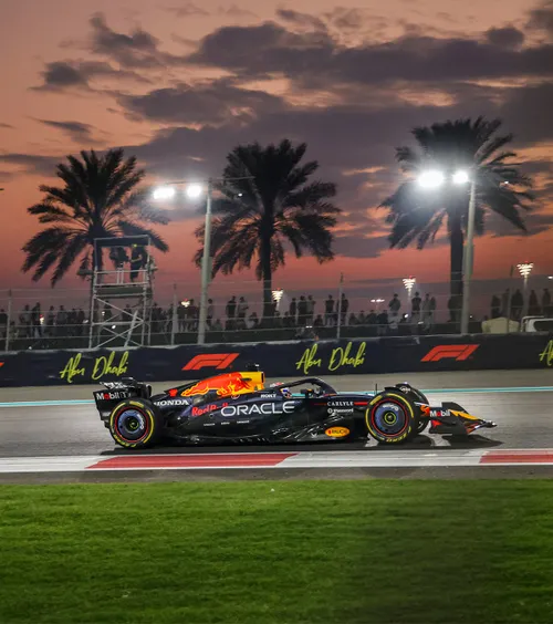 Verstappen, în pole position!  Final incendiar în Formula 1 »   Toate scenariile  în care Max, Norris sau Piastri pot câștiga titlul + Cine transmite cursa de la Abu Dhabi