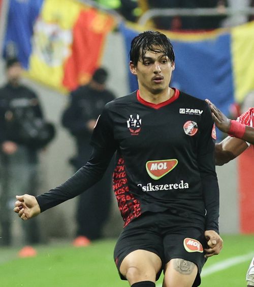 L-a înfuriat pe Ilyeș    FOTO.  Jucătorul de la Csikszereda a fost scos   la doar 20 de minute  după ce intrase pe teren! » Ce s-a întâmplat