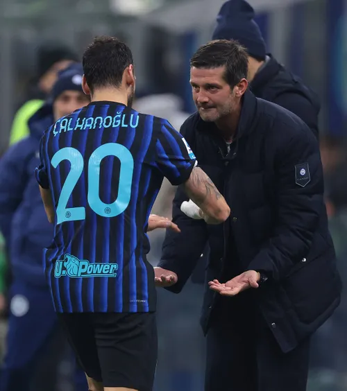 Chivu l-a umilit pe Fabregas   O întrebare l-a iritat pe român:   „Sunt titluri de presă, nu-mi pasă”  + Declarația care a făcut valuri în Italia: „Sunt idiot”