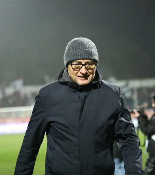 „Ca doi boxeri”  Leo Grozavu și-a lăudat elevii după remiza cu Rapid + FC Botoșani are   o mare problemă:  „Ne dezechilibează echipa”