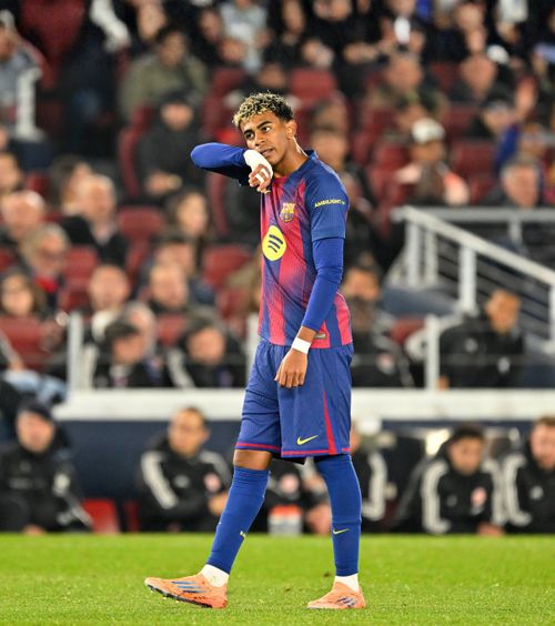 Lamine Yamal, furios    FOTO.   Tânărul star al Barcelonei,   vizibil iritat  de decizia lui Hansi Flick » Reacția tehnicianului german