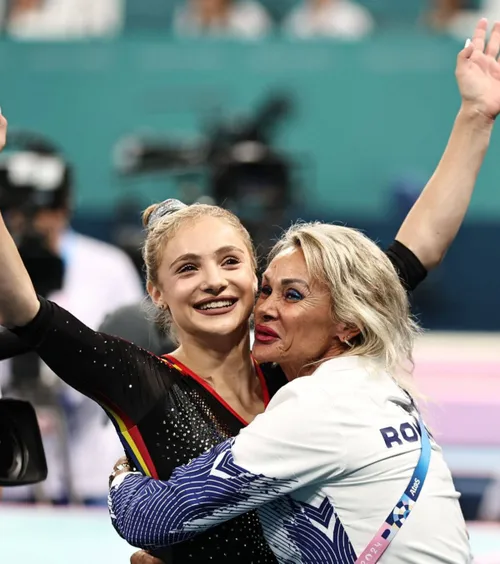 „Sabrina e prioritară!”    AUDIO:  GOLAZO.ro are înregistrarea în care   Camelia Voinea amenință.  „Sunt aparatele lui Bitang!”