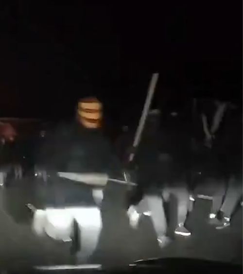 Atacați în Polonia   Suporterii spanioli,   bătuți  cu ciocane și bâte pe autostradă » Ce s-a întâmplat