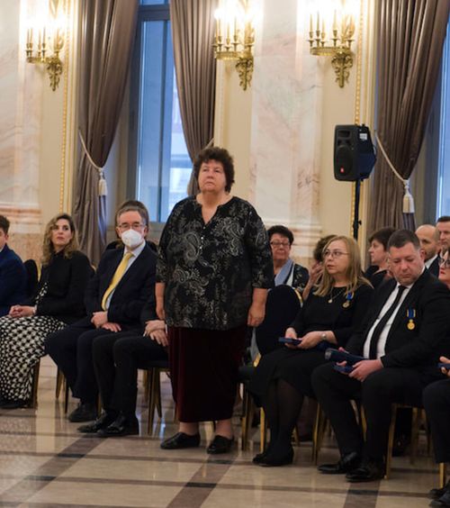 Sally Wood Lamont, proces penal  Fosta președintă a Comitetului Național Paralimpic, acuzată pentru   premieri ilegale.  Procurorii i-au pus sechestru