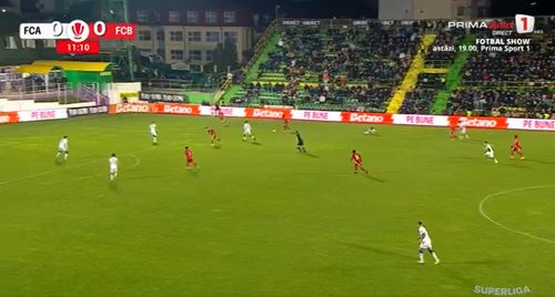 Șutul ratat al lui Hervin Ongenda din meciul cu FC Argeș. Foto: Captură/Prima Sport 1