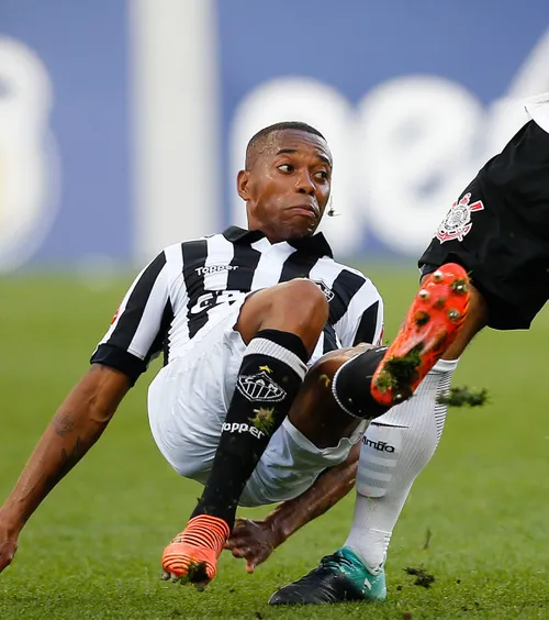 „Vorbește singur”  Robinho are probleme grave după aproape doi ani de închisoare.   Colegul de celulă s-a sinucis lângă el!