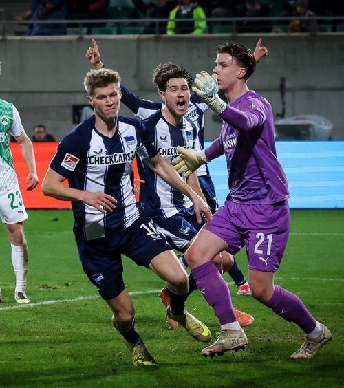 Gol inedit în Germania   Capul l-a scos din ofsaid! Cea mai   bizară decizie  de când a fost introdus sistemul VAR