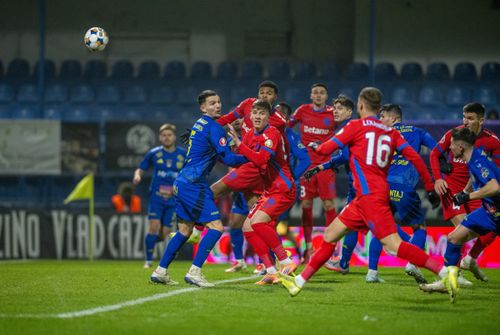 Assist sclipitor    VIDEO.  FCSB a deschis scorul după o   centrare perfectă  a lui Florin Tănase