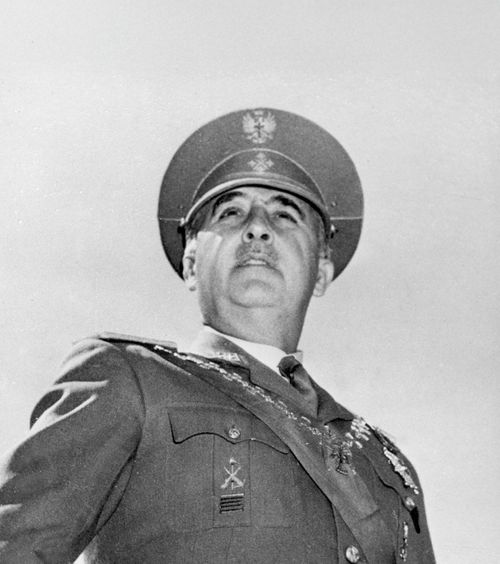 „Țineam pușca lângă pat”  Cei doi jucători care   l-au înfruntat pe dictator  au fost amenințați cu moartea