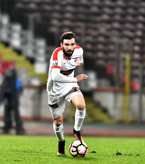 „Am căzut la mijloc”  Mărturia lui Ionuț Șerban despre contractul atipic care   l-a ținut legat de Dinamo:  „Eram pasat dintr-o parte în alta”