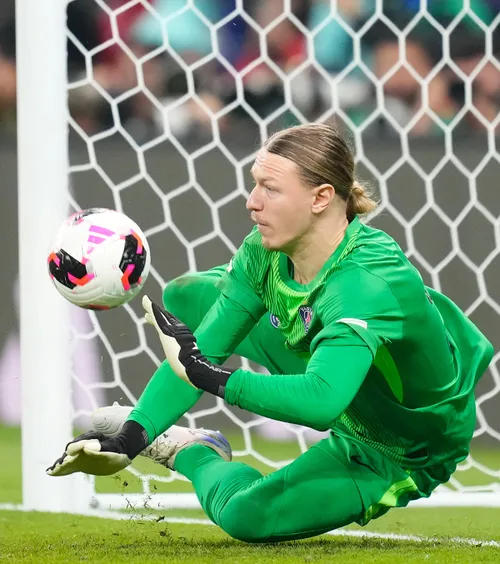 Parisul, ajutat de VAR!  Portarul lui PSG a apărat 4 penalty-uri în finala Cupei Intercontinentale.   Descoperă greșeala arbitrilor!