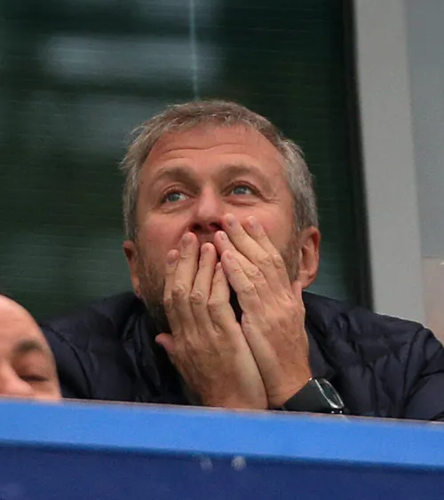 „Ceasul ticăie”  Premierul britanic îl avertizează pe   Abramovich să dea Ucrainei miliardele  pentru vânzarea lui Chelsea