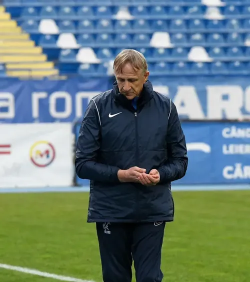 „Ne-am făcut-o cu mâna noastră”  Emil Săndoi, critici dure după AEK - U Craiova 3-2:   „Parcă ne-am bramburit de tot!”