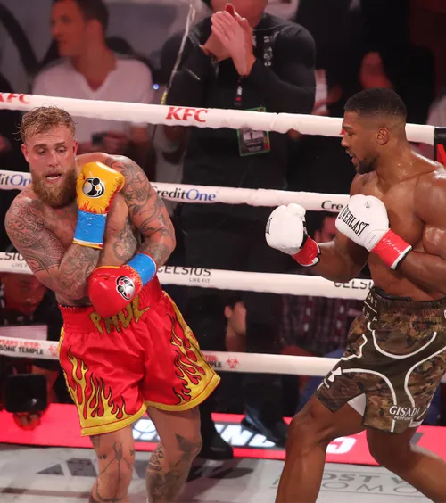 Anthony Joshua i-a rupt maxilarul!    VIDEO:  Lovitura brutală prin care   Jake Paul a fost făcut KO  » Provocarea lansată de britanic + reacția lui Trump