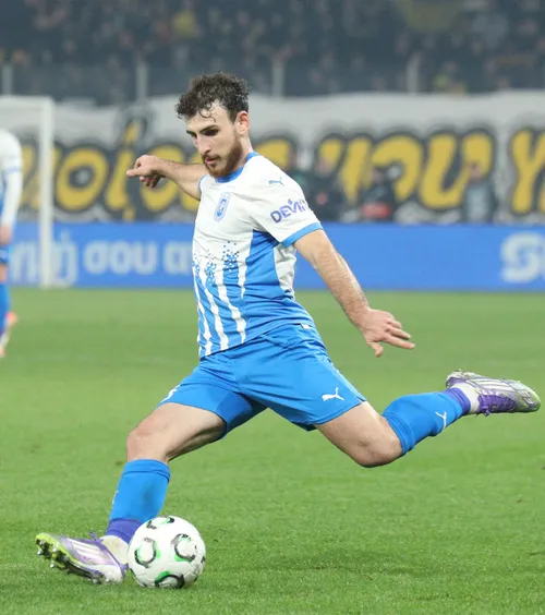 Abordat la Atena  Patronul lui AEK a intrat pe teren și   s-a dus direct  la un jucător de la Universitatea Craiova » Ce a urmat